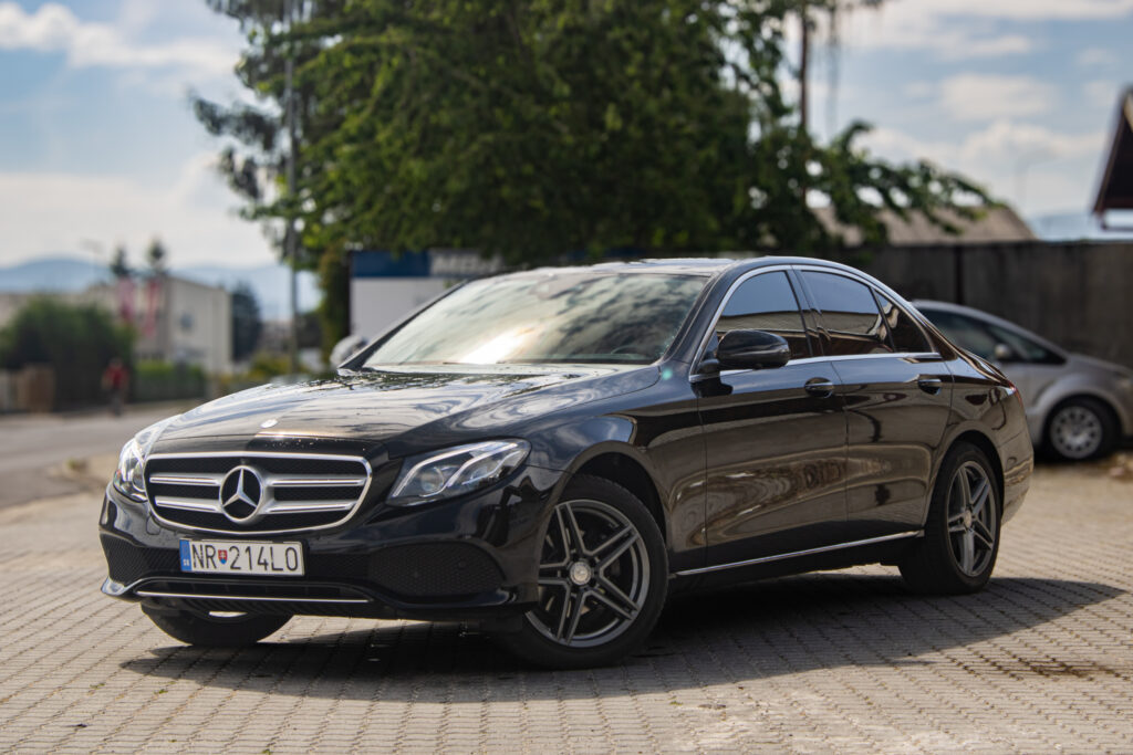 Mercedes-Benz E trieda Sedan 220d AT9 143 kW / NA SPLÁTKY / NA PROTIÚČET