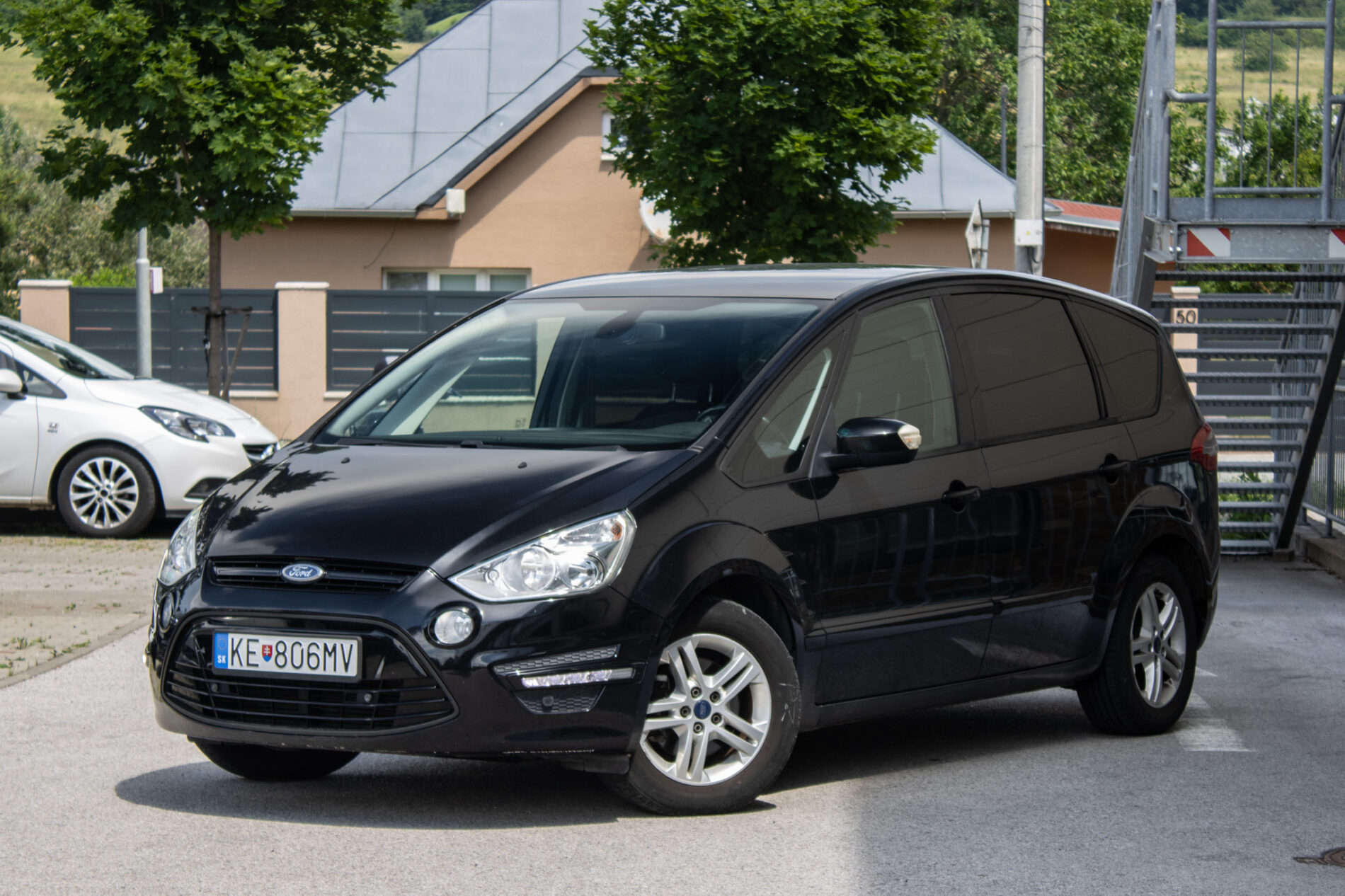 Ford S-Max 2.0 TDCi Titanium 7m / 103 kW / AT6 / ZÁRUKA / AJ NA SPLÁTKY / PROTIÚČET