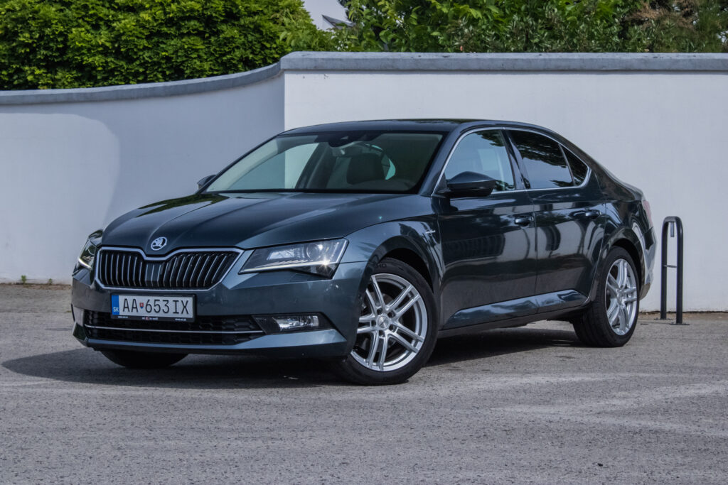Škoda Superb 2.0 TDI 4x4 L&K DSG/ Ťažné/ Carplay/ DCC/ ACC / AJ NA SPLÁTKY / PROTIÚČET