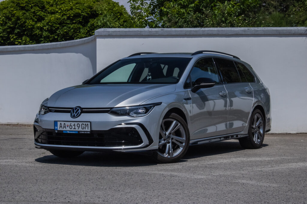 Volkswagen Golf Variant R-Line 1.5 TSI MT6 / IQ / AJ NA SPLÁTKY / PROTIÚČET