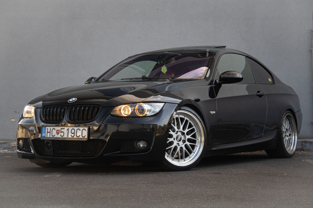 BMW Rad 3 Coupé 335i AT CUSTOM TUNE 2007 / AJ NA SPLÁTKY / PROTIÚČET /