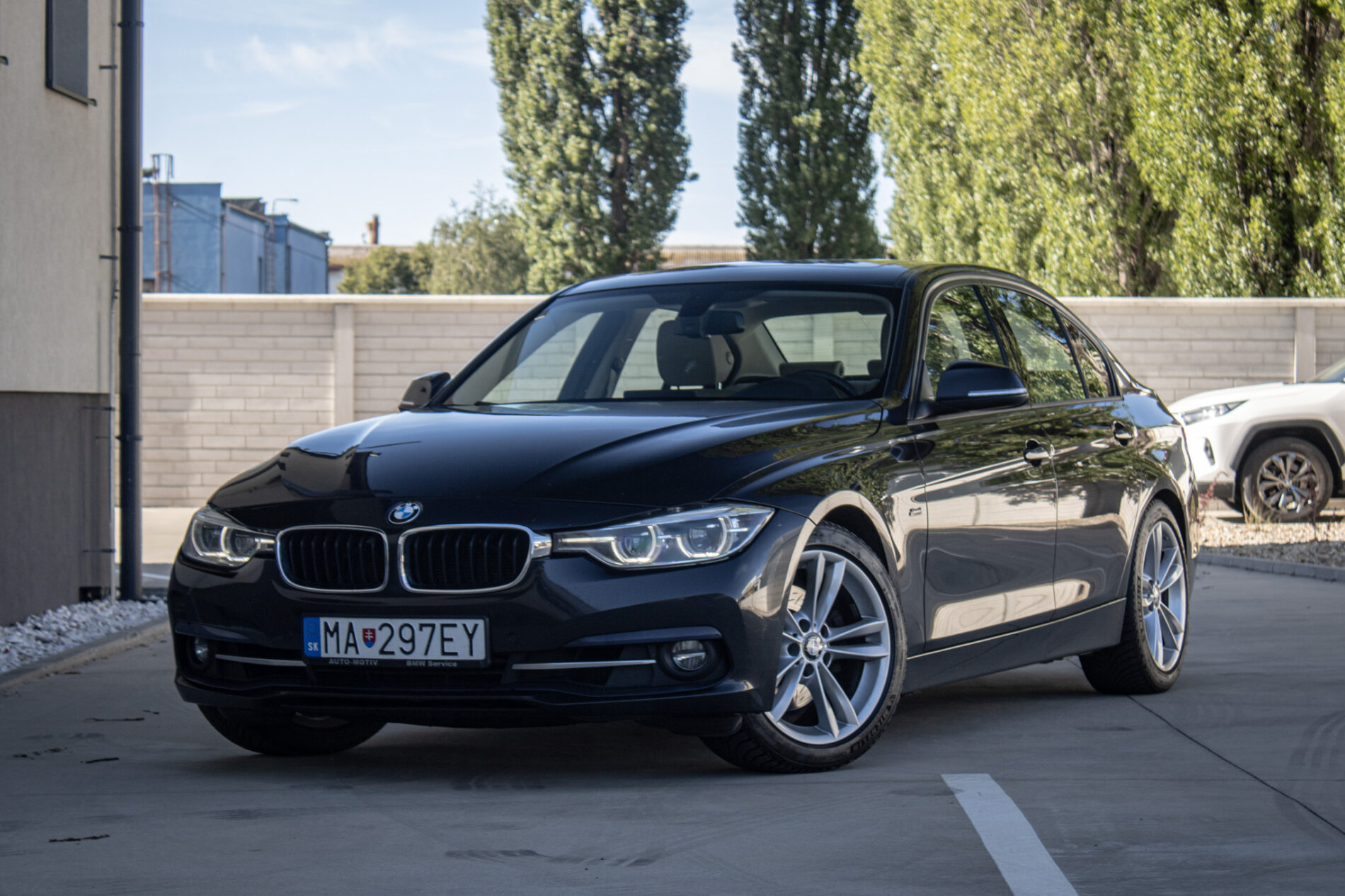 BMW Rad 3 330d xDrive Sportline Shadow 190kW AT8 / AJ NA SPLÁTKY / PROTIÚČET
