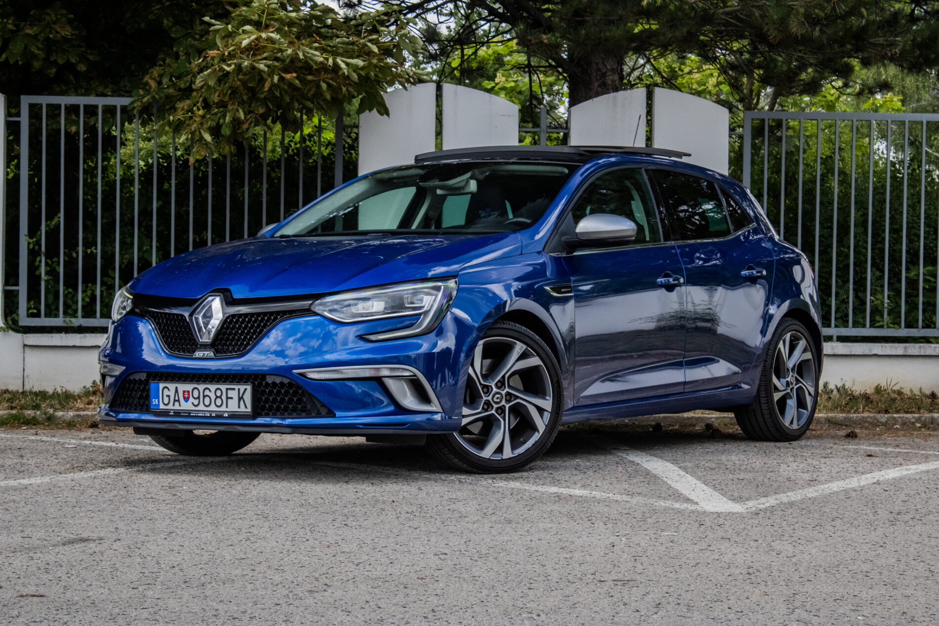 Renault Mégane GT 205 / 4CONTR / BOSE / PANO / Head-Up /SVK 1./AJ NA SPLÁTKY / PROTIÚČET