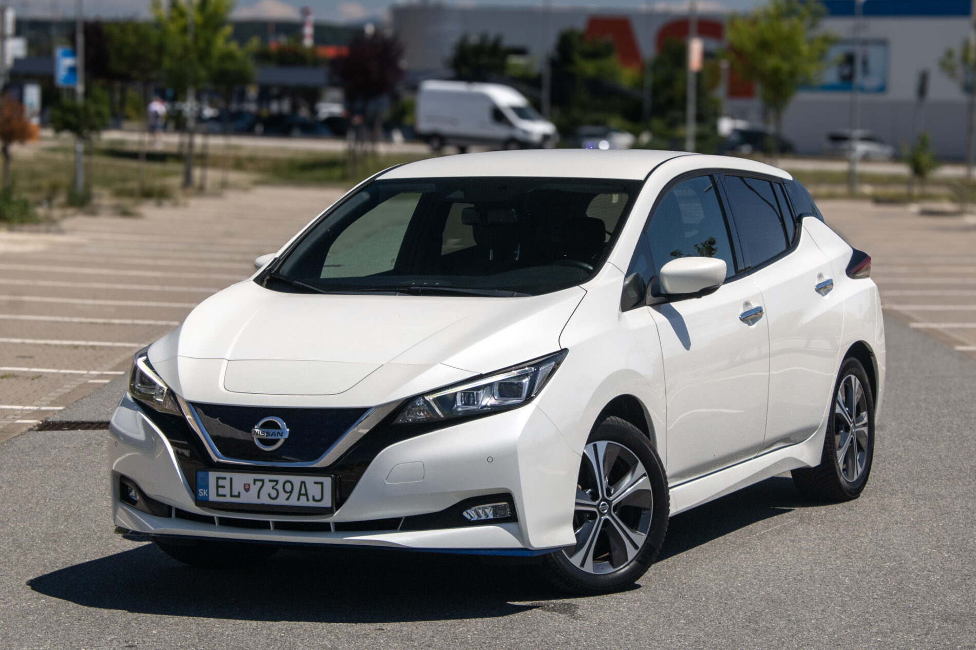Nissan Leaf N-Connecta / 160kW / 62kWh / Automat / ZÁRUKA / AJ NA SPLÁTKY / PROTIÚČET