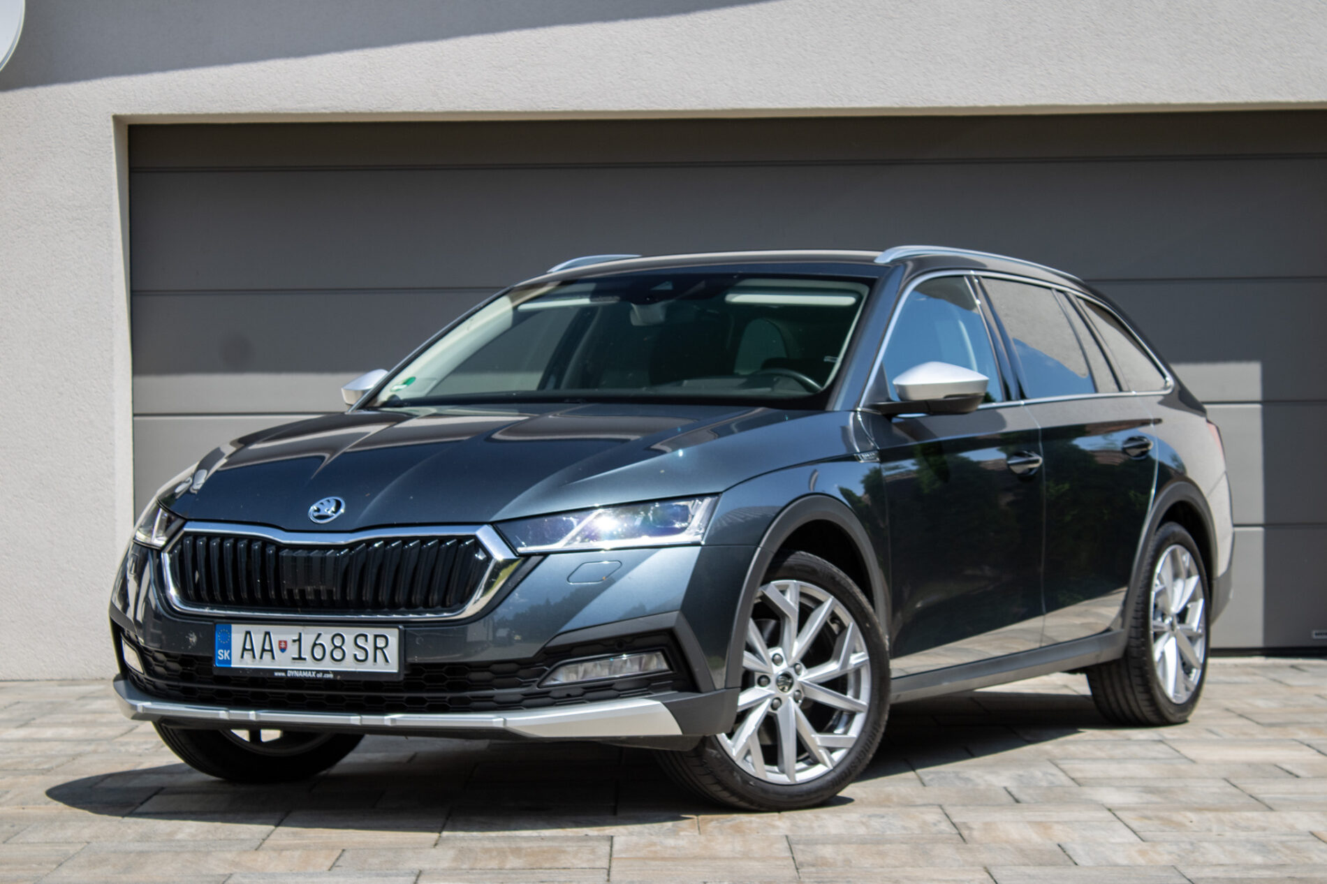 Škoda Octavia Combi Scout 2.0 TDI 4×4 DSG / 110kW / A7 / ZÁRUKA / AJ NA SPLÁTKY / PROTIÚČET