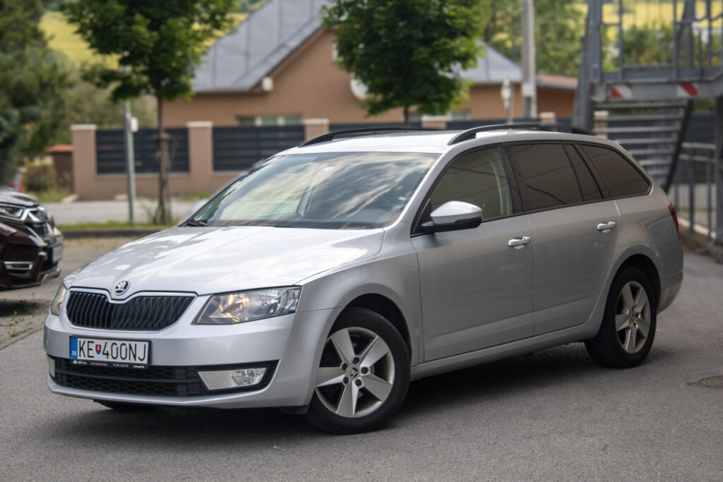 Škoda Octavia Combi 2.0 TDI Ambition / 110kW / M6 / ZÁRUKA / AJ NA SPLÁTKY / PROTIÚČET