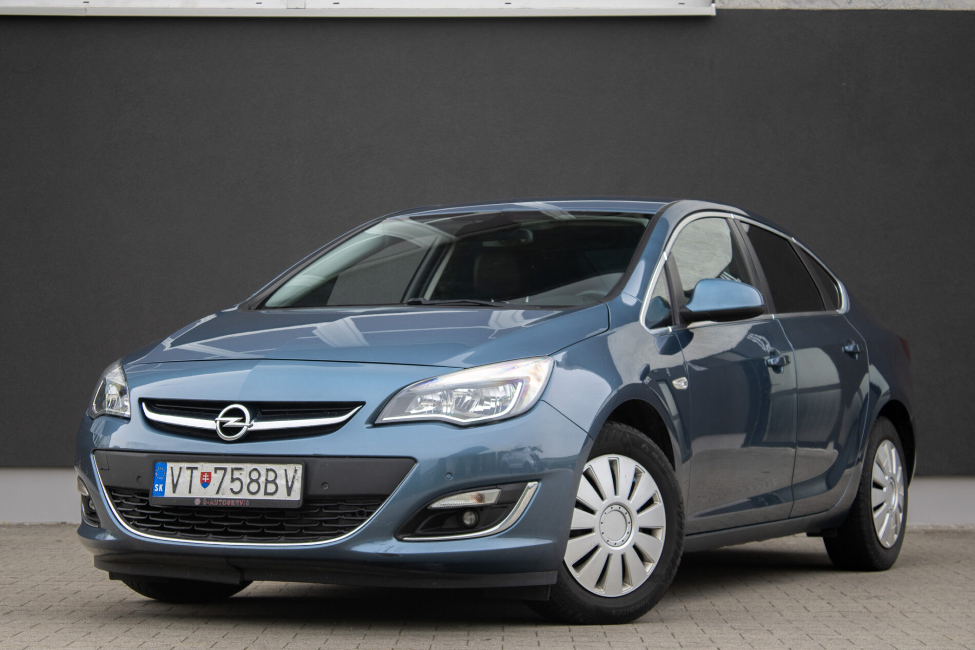 Opel Astra 1.6 Cosmo / 85kW / M5 / ZÁRUKA / AJ NA SPLÁTKY / PROTIÚČET