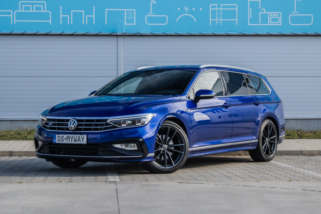 Volkswagen Passat Variant 2.0 TDI R-Line 4M/IQ/Dyn/Ťažn/ACC/Nelak/AJ NA SPLÁTKY/PROTIÚČET