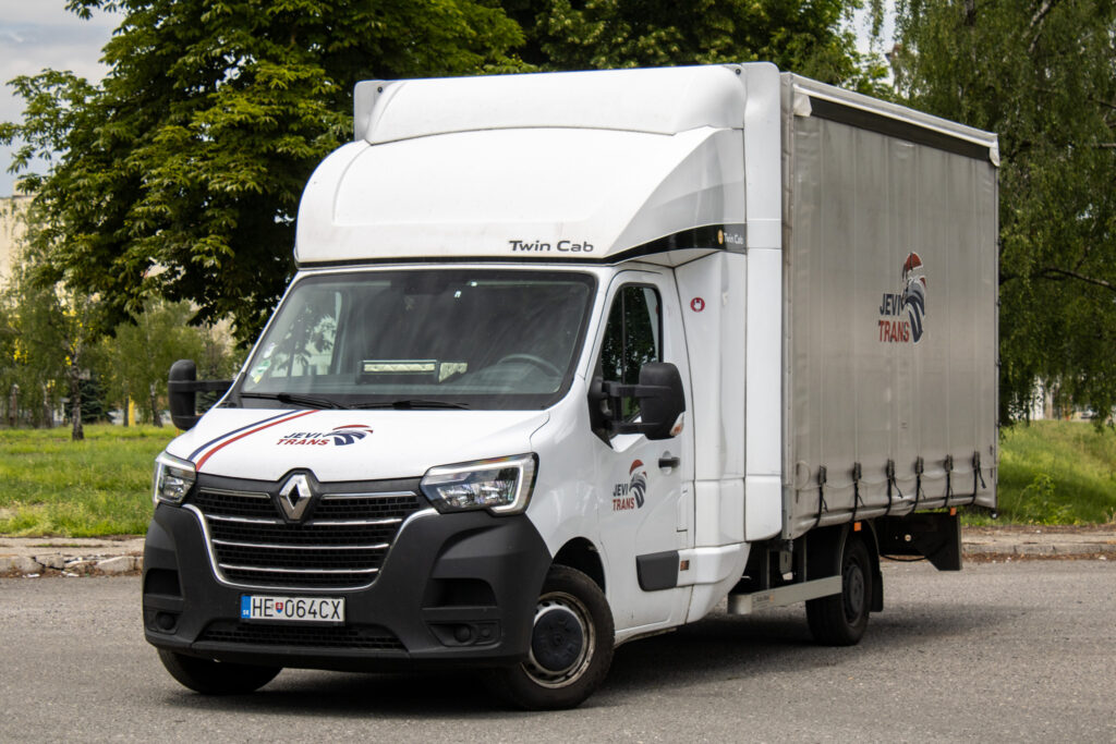 Renault Master 2.3cdi TwinCab / 120kW / M6 / AJ NA SPLÁTKY / PROTIÚČET