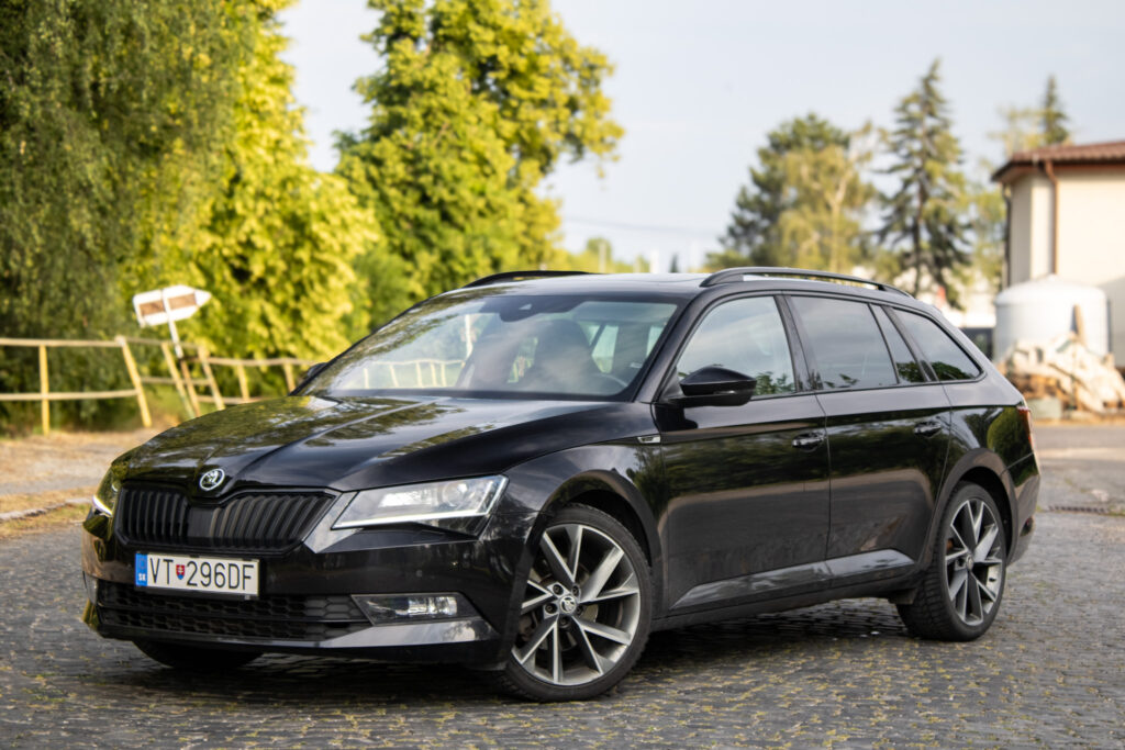 Škoda Superb Combi 2.0 TDI Sportline DSG / 110kW / A7 / ZÁRUKA / AJ NA SPLÁTKY / PROTIÚČET