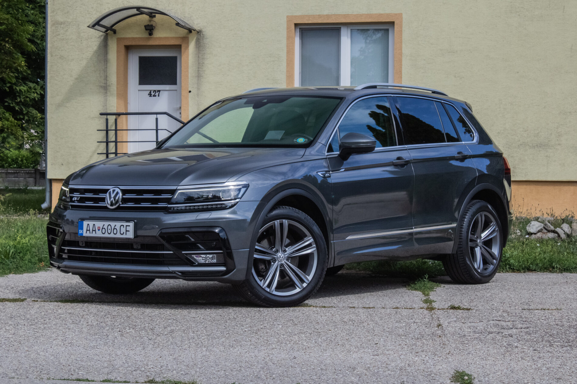Volkswagen Tiguan 2.0 TDI R-Line DSG / ACC / Head-Up / Ťažné / AJ NA SPLÁTKY / PROTIÚČET