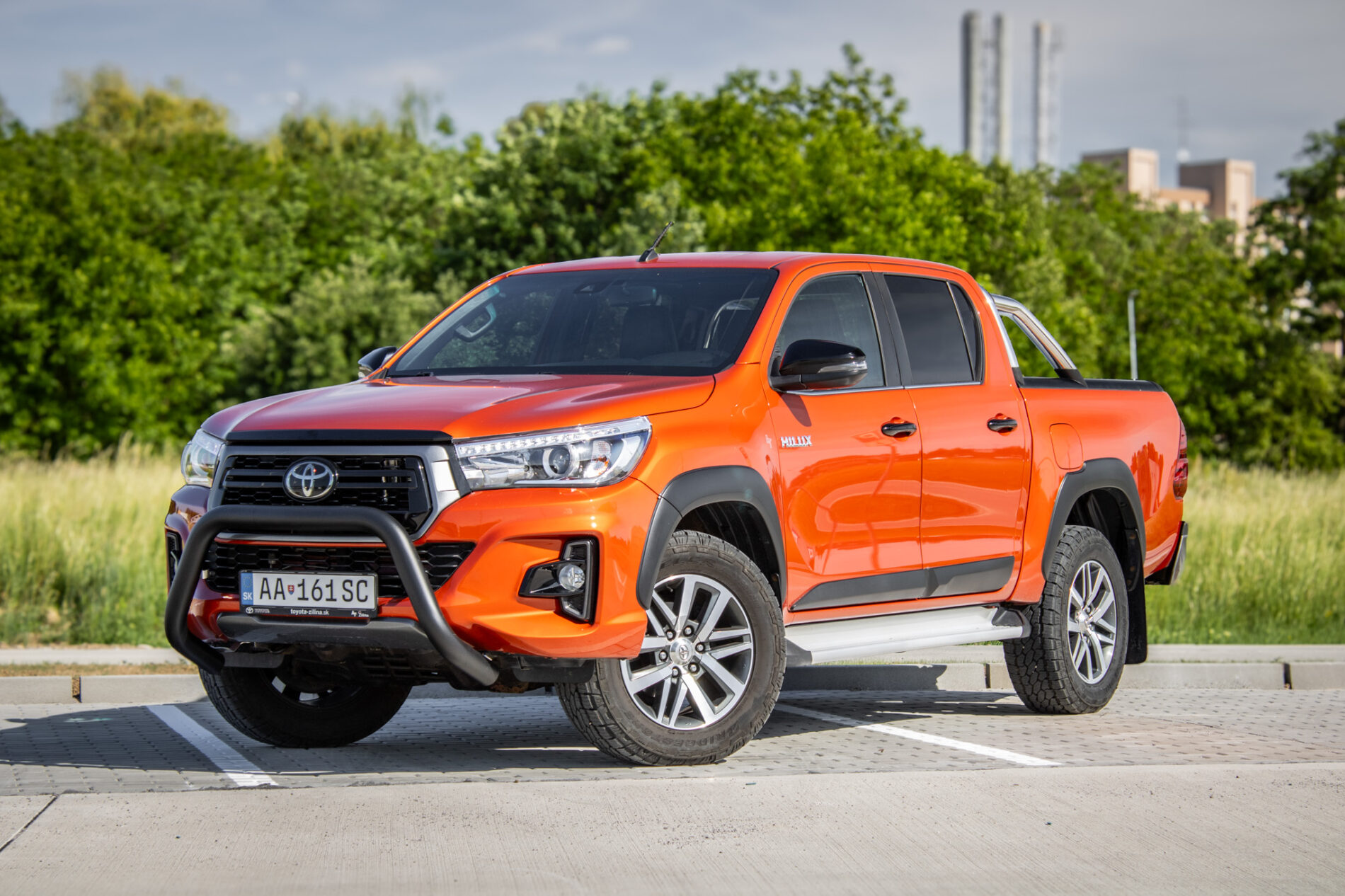 Toyota Hilux DC 2.4 I D D-4D 4x4 AT 110kW / NA SPLÁTKY / NA PROTIÚČET