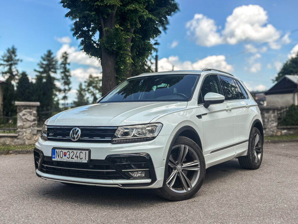 Volkswagen Tiguan Hightline 2.0 TSI AT/7 4Motion / AJ NA SPLÁTKY / PROTIÚČET