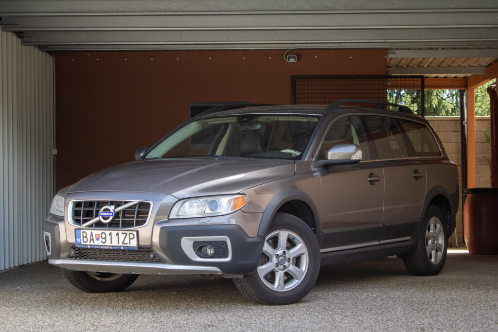 Volvo XC70 D5 151 kW AWD / AJ NA SPLÁTKY / PROTIÚČET /