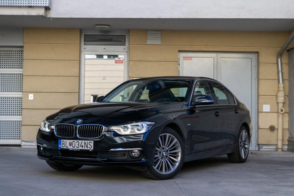 BMW Rad 3 320d xDrive Luxury Line A/T 140kw / AJ NA SPLÁTKY / PROTIÚČET /