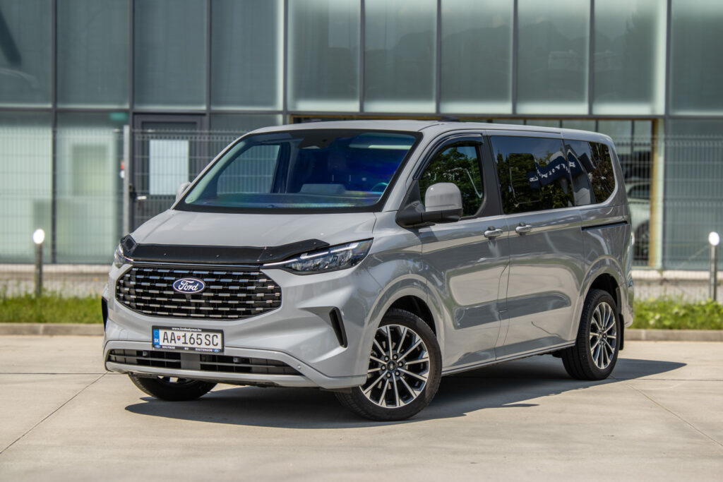 Ford Tourneo Custom Titanium X AWD L1 / AJ NA SPLÁTKY / PROTIÚČET