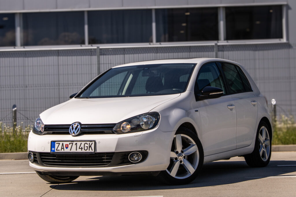 Volkswagen Golf Trendline 77kW MT/5 / AJ NA SPLÁTKY / PROTIÚČET
