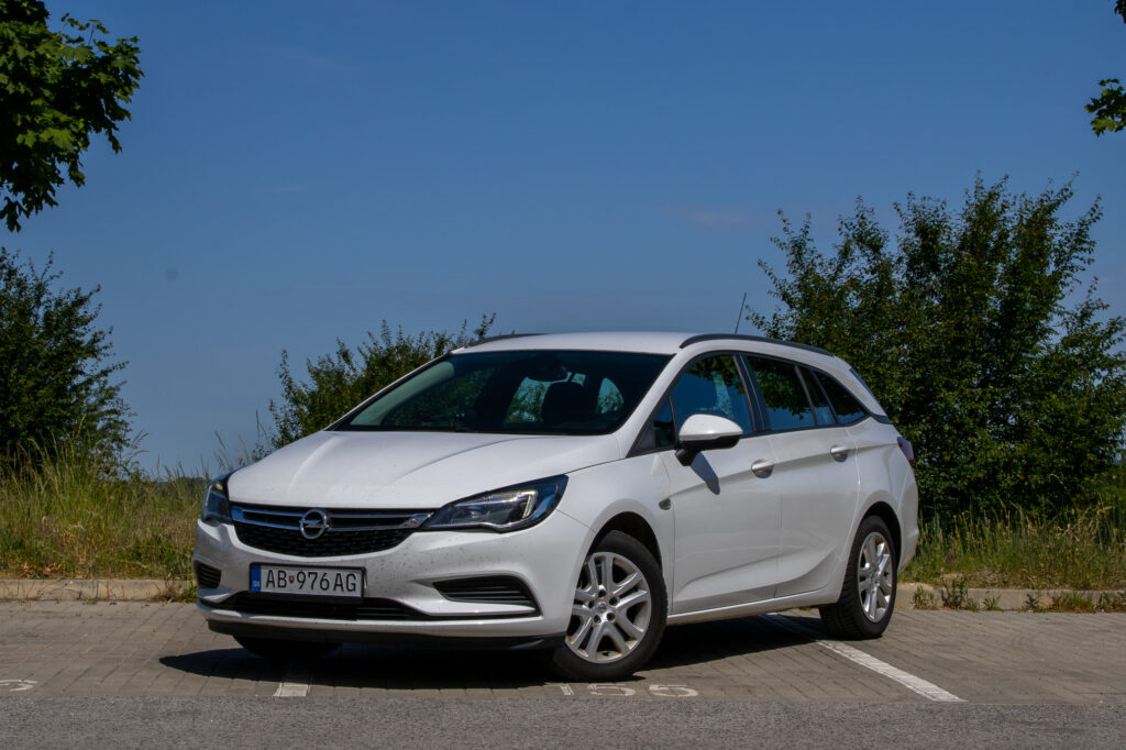 Opel Astra Sport Tourer 1.6 CDTI 136k AT6 / AJ NA SPLÁTKY / PROTIÚČET /