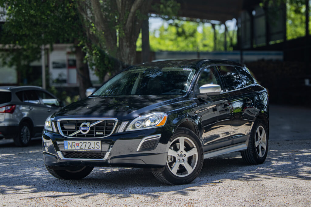 Volvo XC60 R-Design AWD / AJ NA SPLÁTKY / PROTIHODNOTA /
