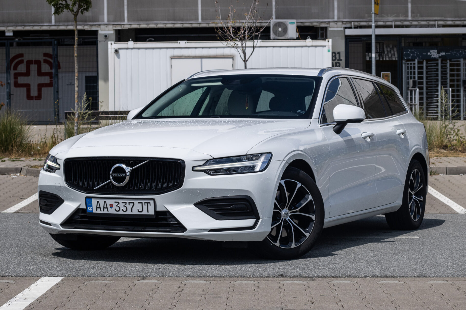 Volvo V60 D4 A/T, 140kW (2020) / AJ NA SPLÁTKY / PROTIÚČET /