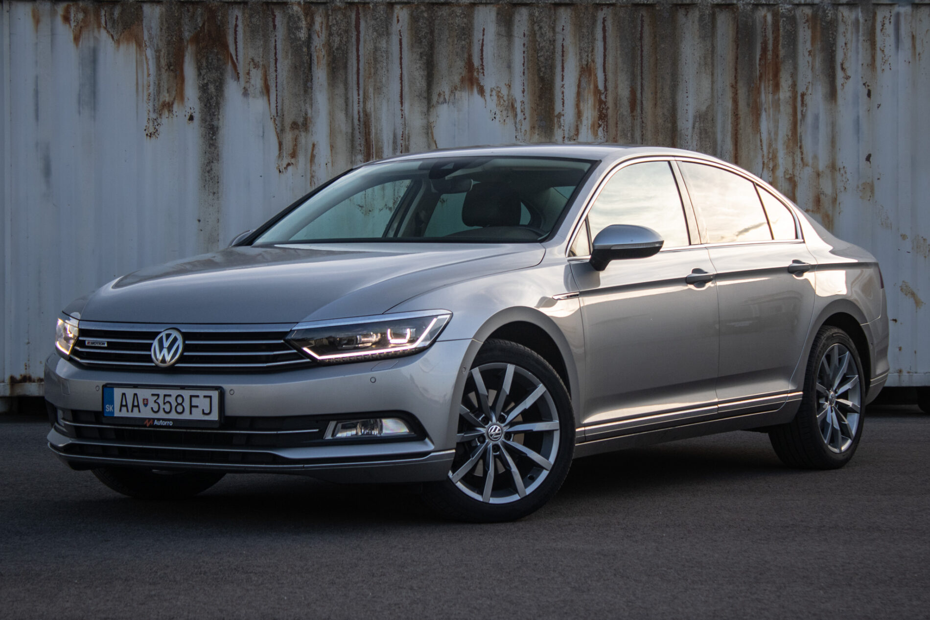 Volkswagen Passat 2.0 TDI Highline AT/6 / AJ NA SPLÁTKY / PROTIÚČET /