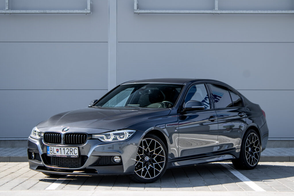 BMW Rad 3 330d xDrive M Packet 190kW AT8 / NA SPLÁTKY / NA PROTIÚČET