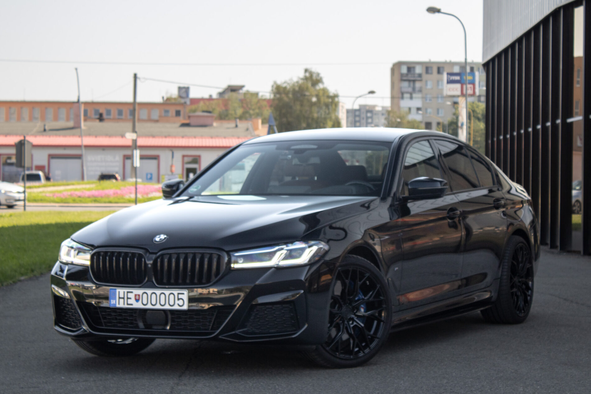BMW Rad 5 G30 530d xDrive M Sport mHEV / 210kW / A8 / ZÁRUKA / AJ NA SPLÁTKY / PROTIÚČET