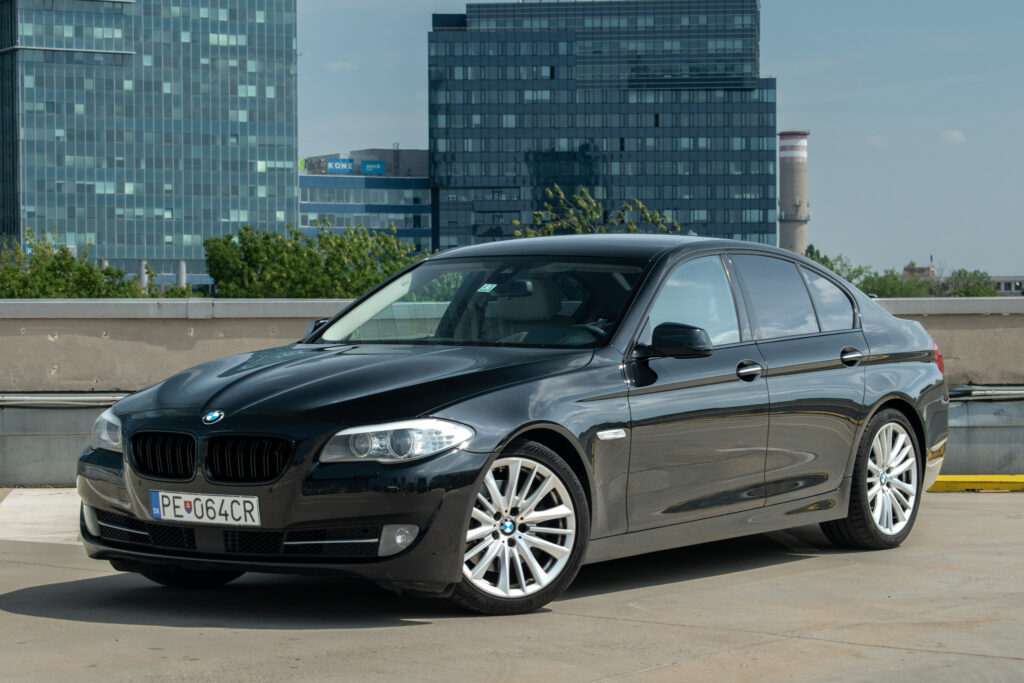 BMW Rad 5 530d / 190kW / A8 / AJ NA SPLÁTKY / PROTIÚČET
