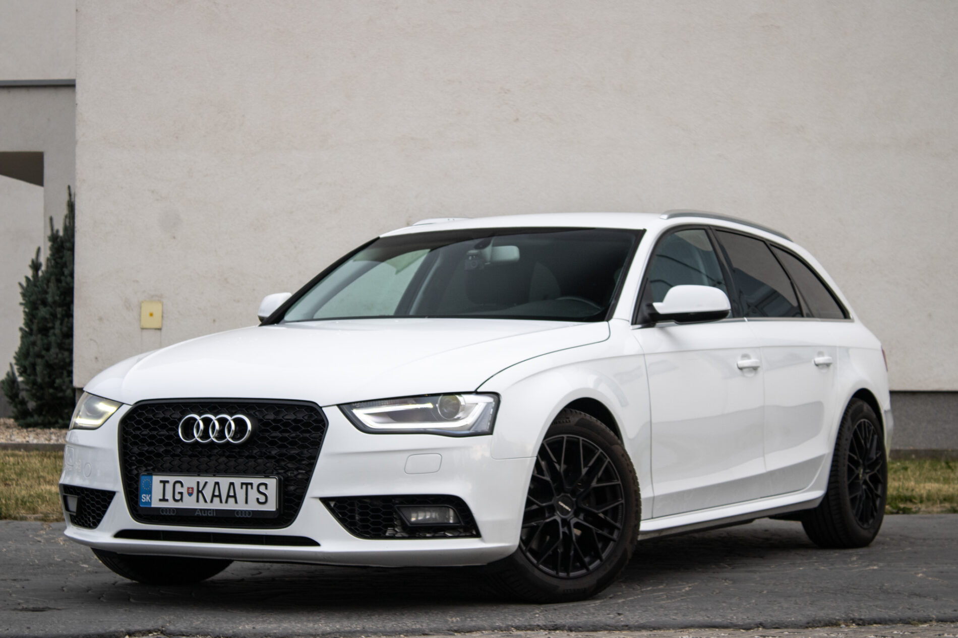 Audi A4 Avant 2.0 TDI / 100kW / M6 / AJ NA SPLÁTKY / PROTIÚČET