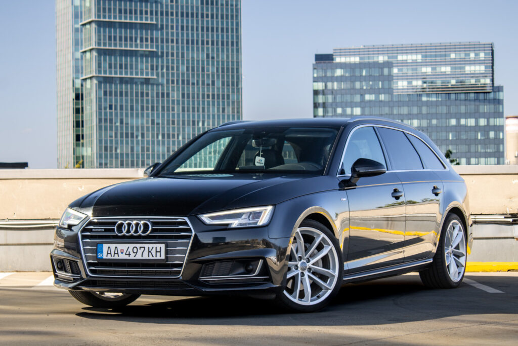 Audi A4 Avant 3.0 TDI S-Line Quattro S tronic / 160kW / A7 / AJ NA SPLÁTKY / PROTIÚČET