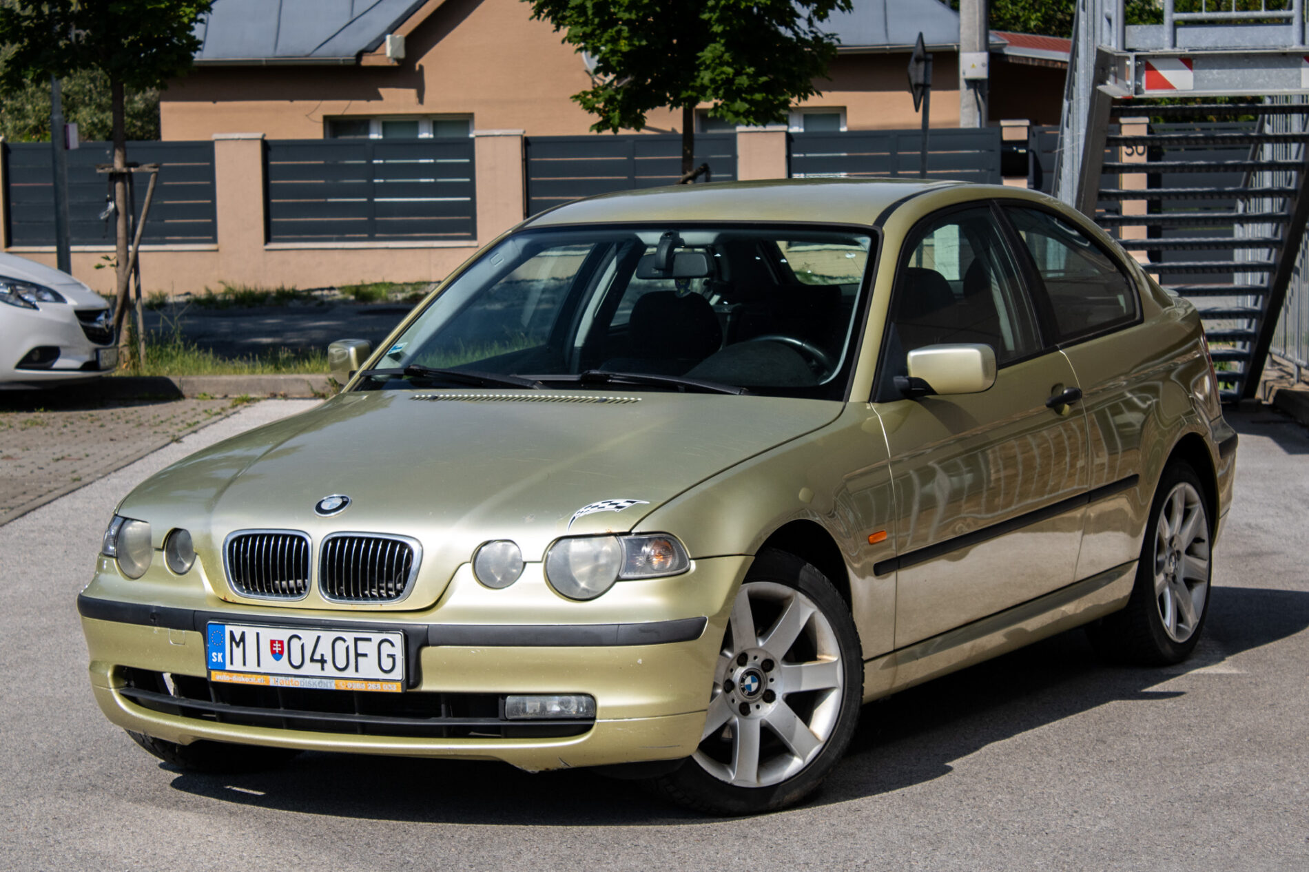 BMW Rad 3 E46 316ti / 85kw / M5 / AJ NA SPLÁTKY / PROTIÚČET