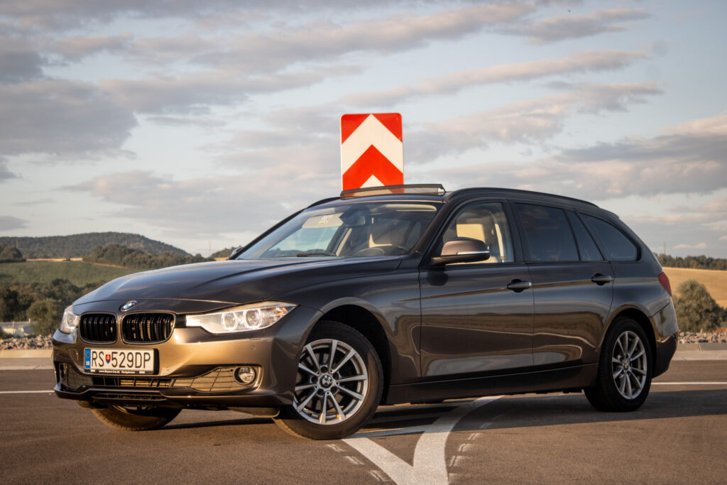BMW Rad 3 Touring 318d  F31 A/T, 105kW / AJ NA SPLÁTKY / PROTIÚČET /