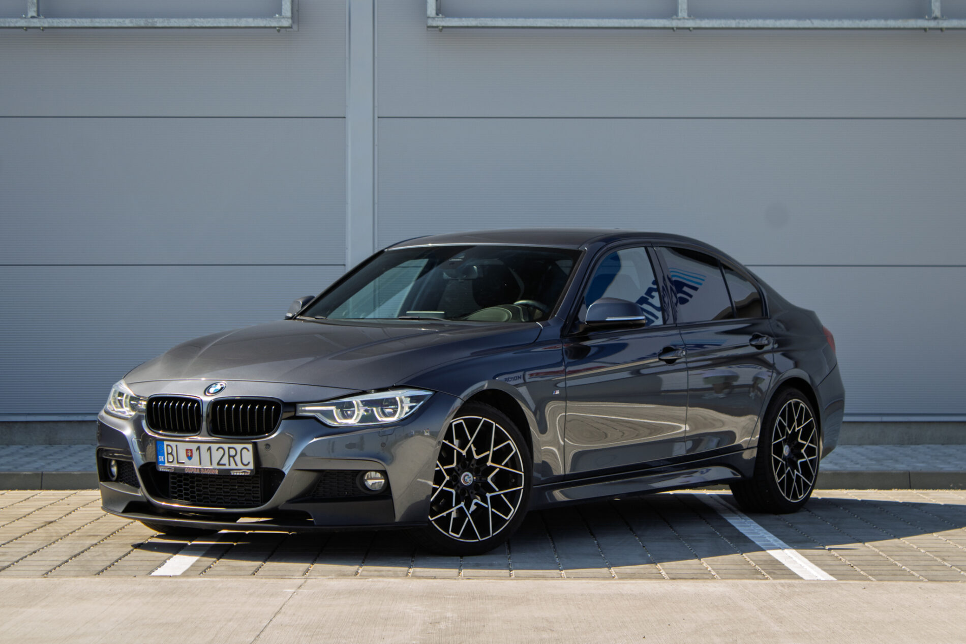 BMW Rad 3 330d xDrive M Packet 190kW AT8 / NA SPLÁTKY / NA PROTIÚČET