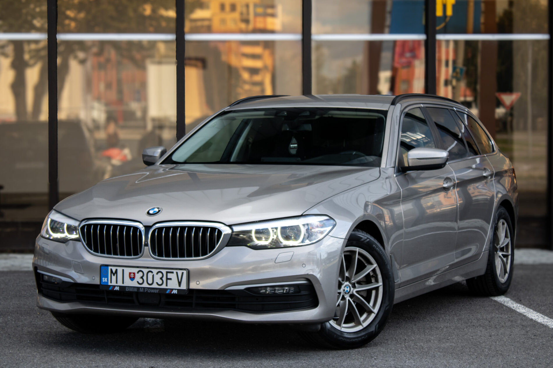 BMW Rad 5 Touring 520d / 140kW / A8 / ZÁRUKA / AJ NA SPLÁTKY / PROTIÚČET