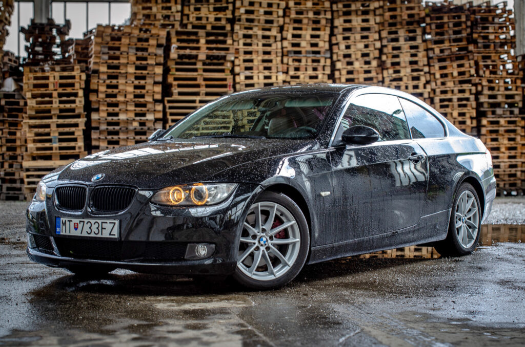 BMW Rad 3 Coupé 330xi  A/T, 200kW, A6, 2d., 2007 / AJ NA SPLÁTKY / PROTIÚČET /