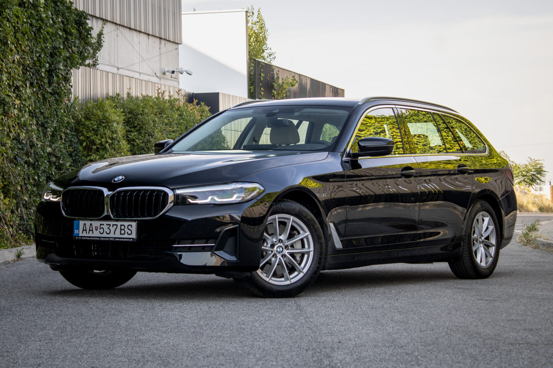 BMW Rad 5 Touring 530i mHEV xDrive A/T, 180kW, A8  / AJ NA SPLÁTKY / PROTIÚČET /
