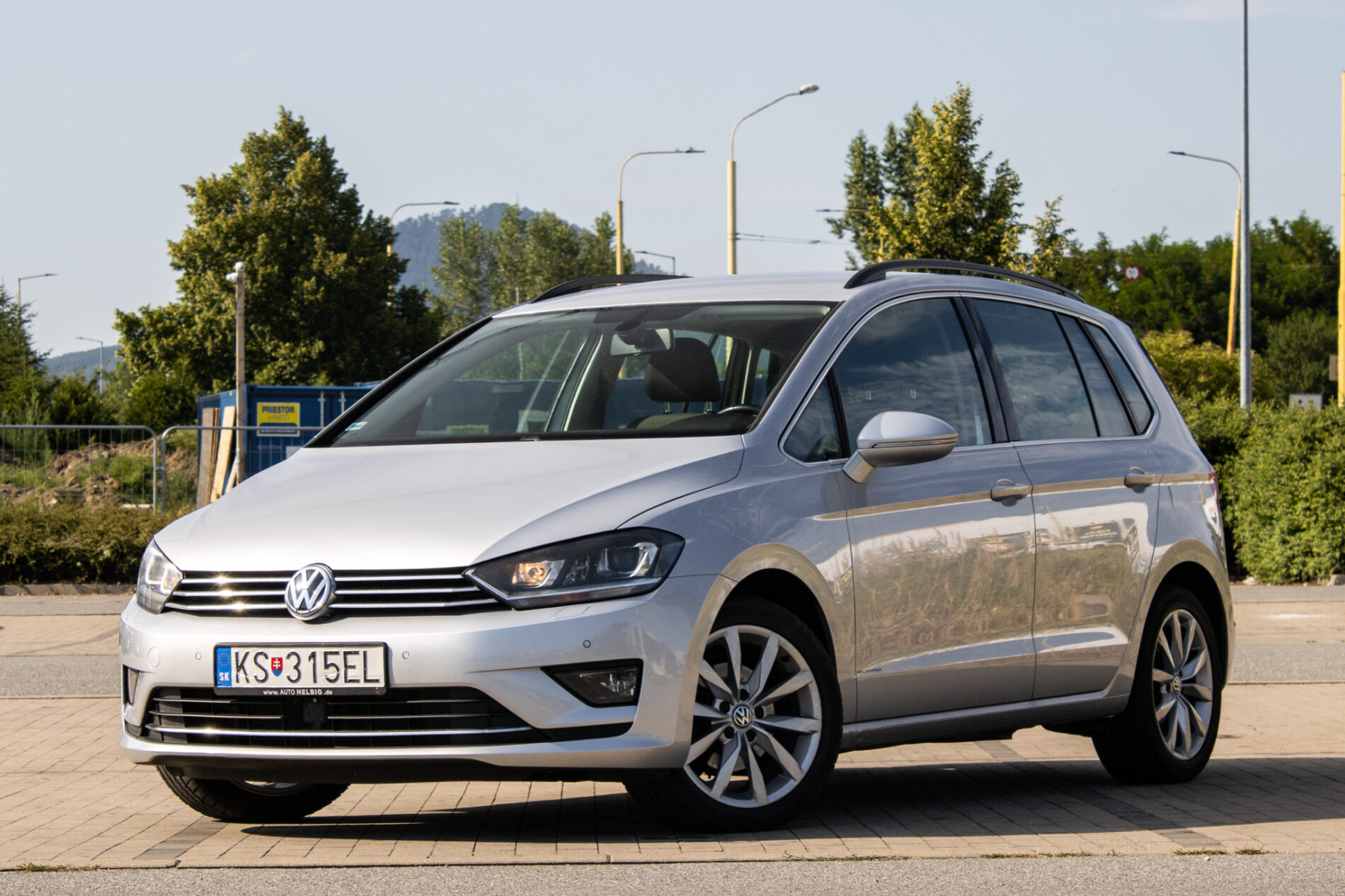 Volkswagen Golf Sportsvan 2.0 TDI BMT Highline / 110kW / M6 / ZÁRUKA / AJ NA SPLÁTKY / PROTIÚČE