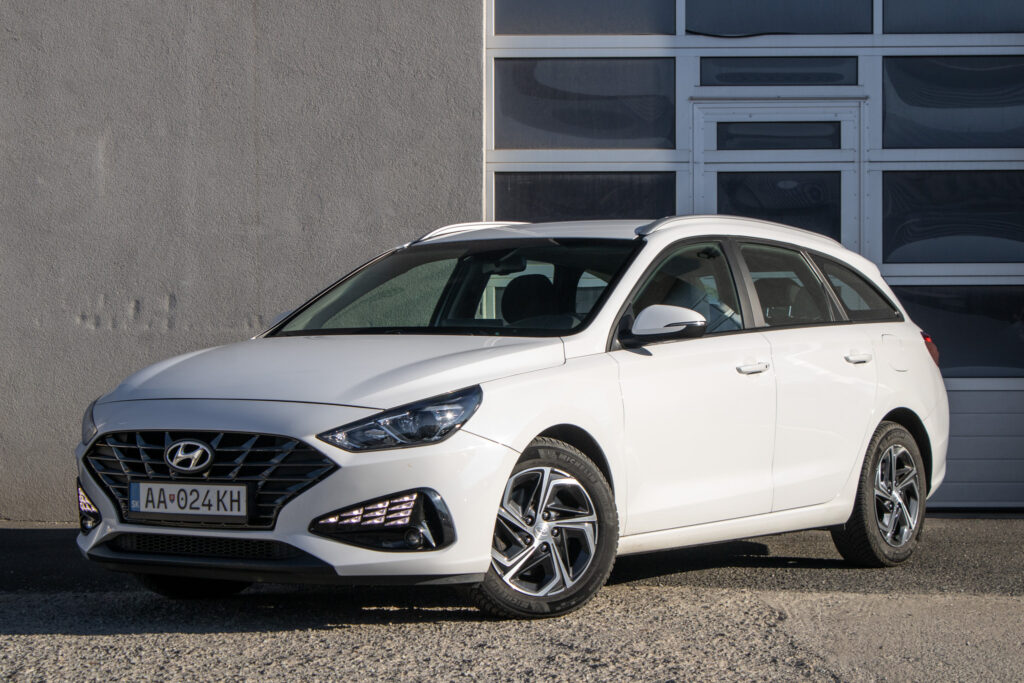 Hyundai i30 CW 1.6 CRDi / 85kW / A7 / ZÁRUKA / AJ NA SPLÁTKY / PROTIÚČET