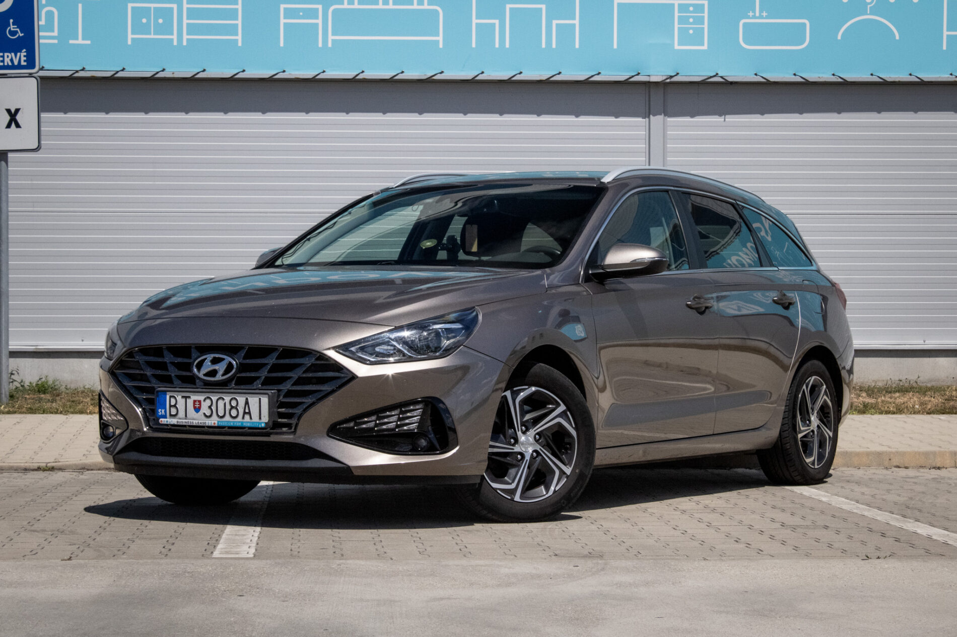 Hyundai i30 CW 1.6 CRDi, 85kW, M6 / AJ NA SPLÁTKY / PROTIÚČET /