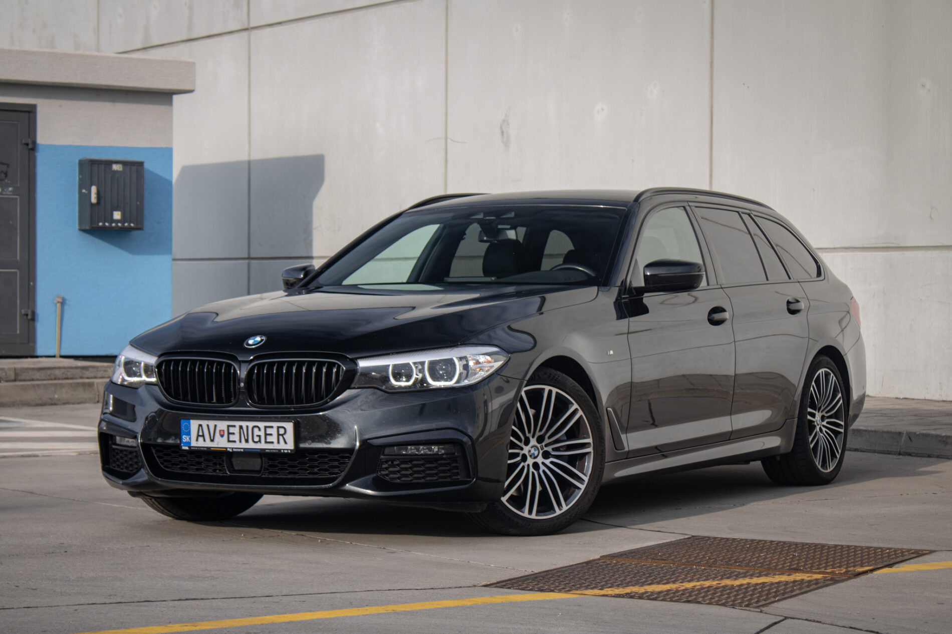 BMW Rad 5 Touring 530d xDrive M sport shadow A/T, 195kW, A8 / AJ NA SPLÁTKY / PROTIÚČET /