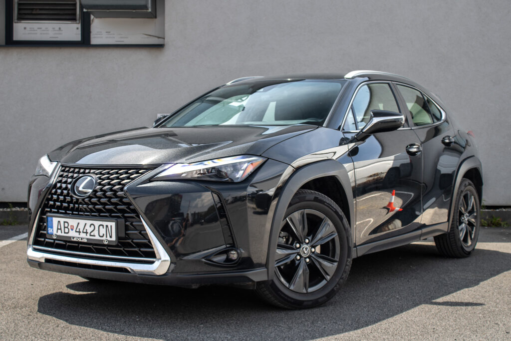 Lexus UX 250H FWD / 112kW / CVT / ZÁRUKA / AJ NA SPLÁTKY / PROTIÚČET