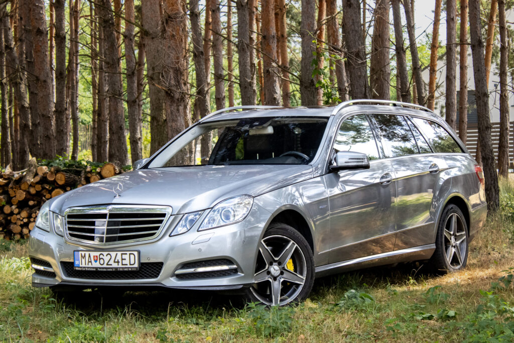 Mercedes-Benz E trieda Kombi 350 CDI 4matic Avantgarde / 195kW / A7 / AJ NA SPLÁTKY / PROTIÚČET