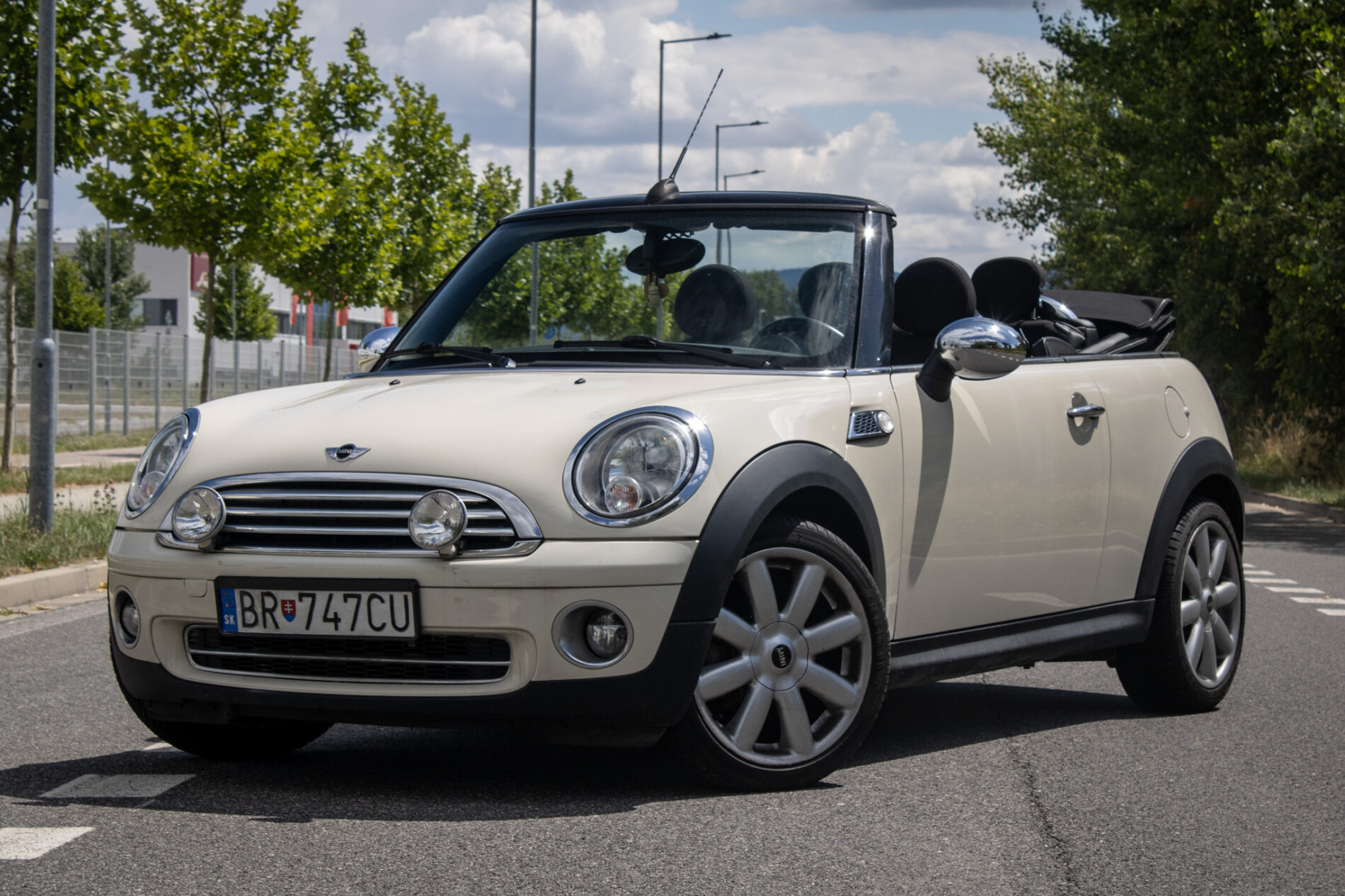 Mini Cabrio Cooper 1.6i, 88kW, M6 / AJ NA SPLÁTKY / PROTIÚČET /