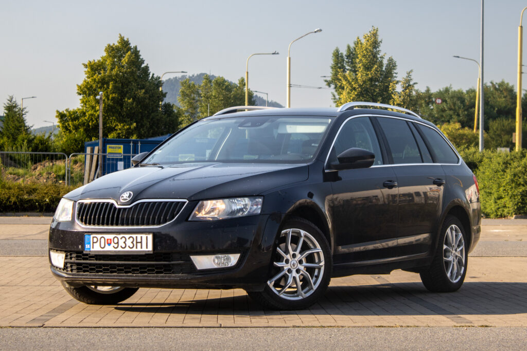 Škoda Octavia Combi 2.0 TDI Elegance 4x4 / 110kW / M6 / ZÁRUKA / AJ NA SPLÁTKY / PROTIÚČET