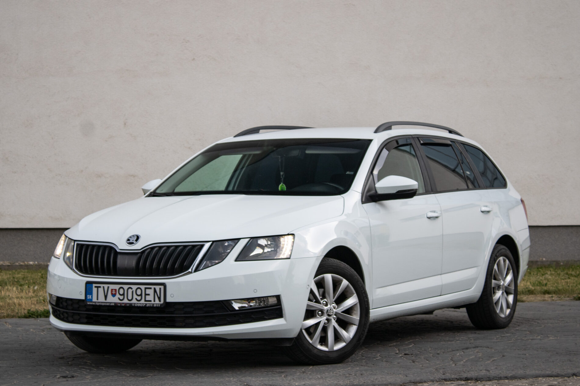 Škoda Octavia Combi 1.6 TDI Ambition DSG / 85kW / A7 / ZÁRUKA / AJ NA SPLÁTKY / PROTIÚČET