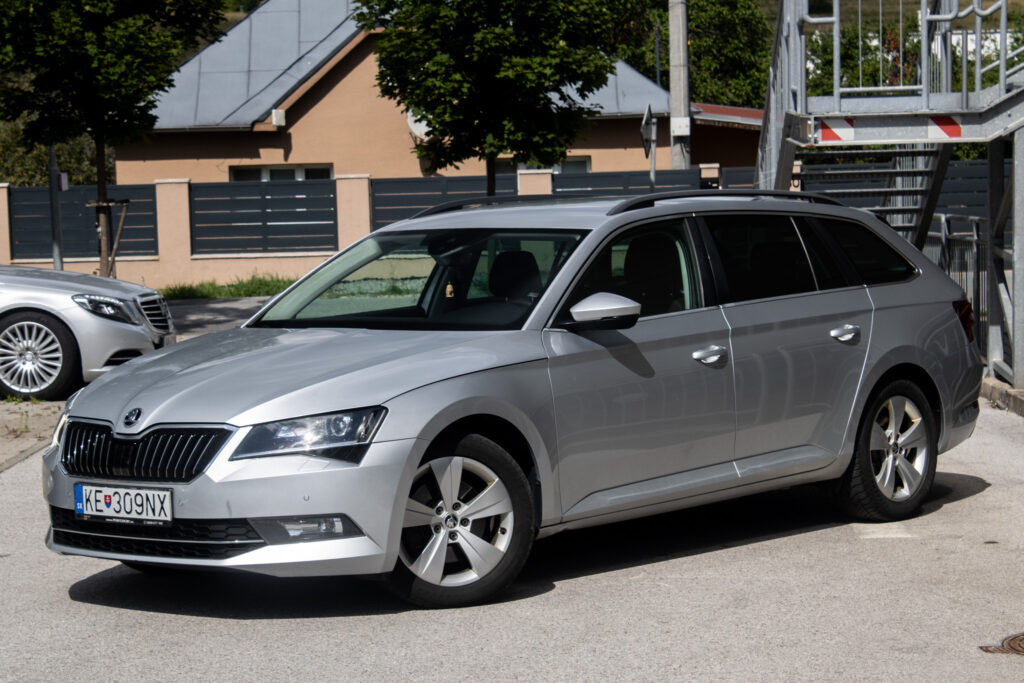 Škoda Superb Combi 2.0 TDI Ambition / 110kW / M6 / ZÁRUKA / AJ NA SPLÁTKY / PROTIÚČET