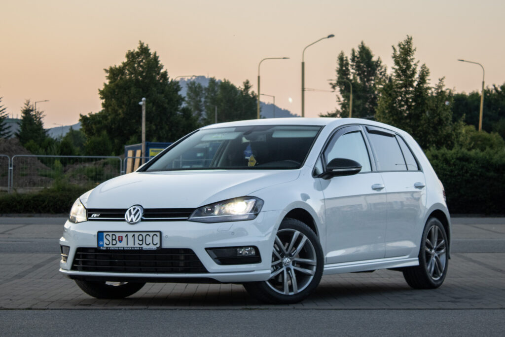 Volkswagen Golf 1.4 TSI BMT Highline DSG / 92kW / A7 / ZÁRUKA / AJ NA SPLÁTKY / PROTIÚČET