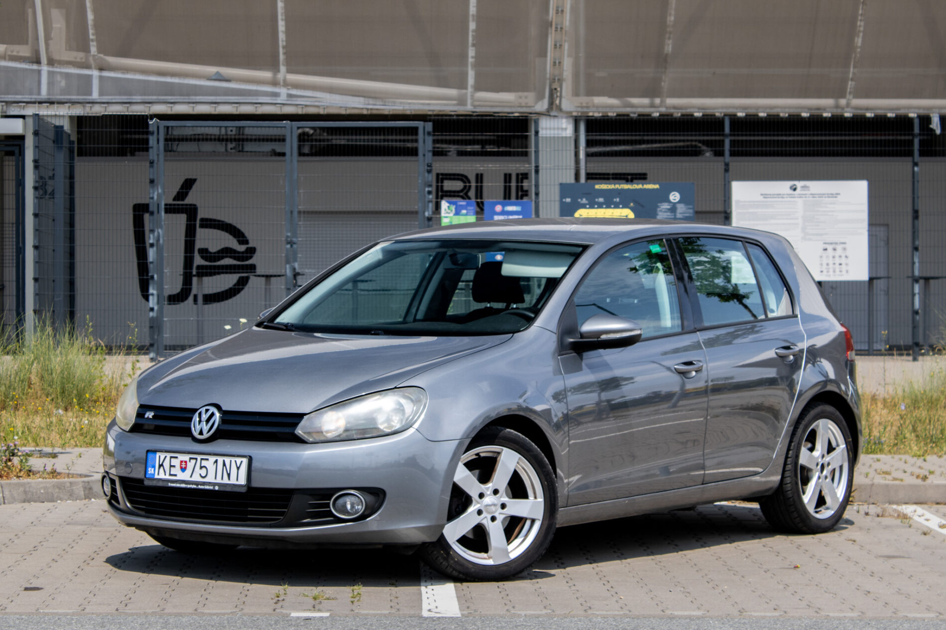 Volkswagen Golf 1.2 TSI Trendline / 77kW / M6 / AJ NA SPLÁTKY / PROTIÚČET