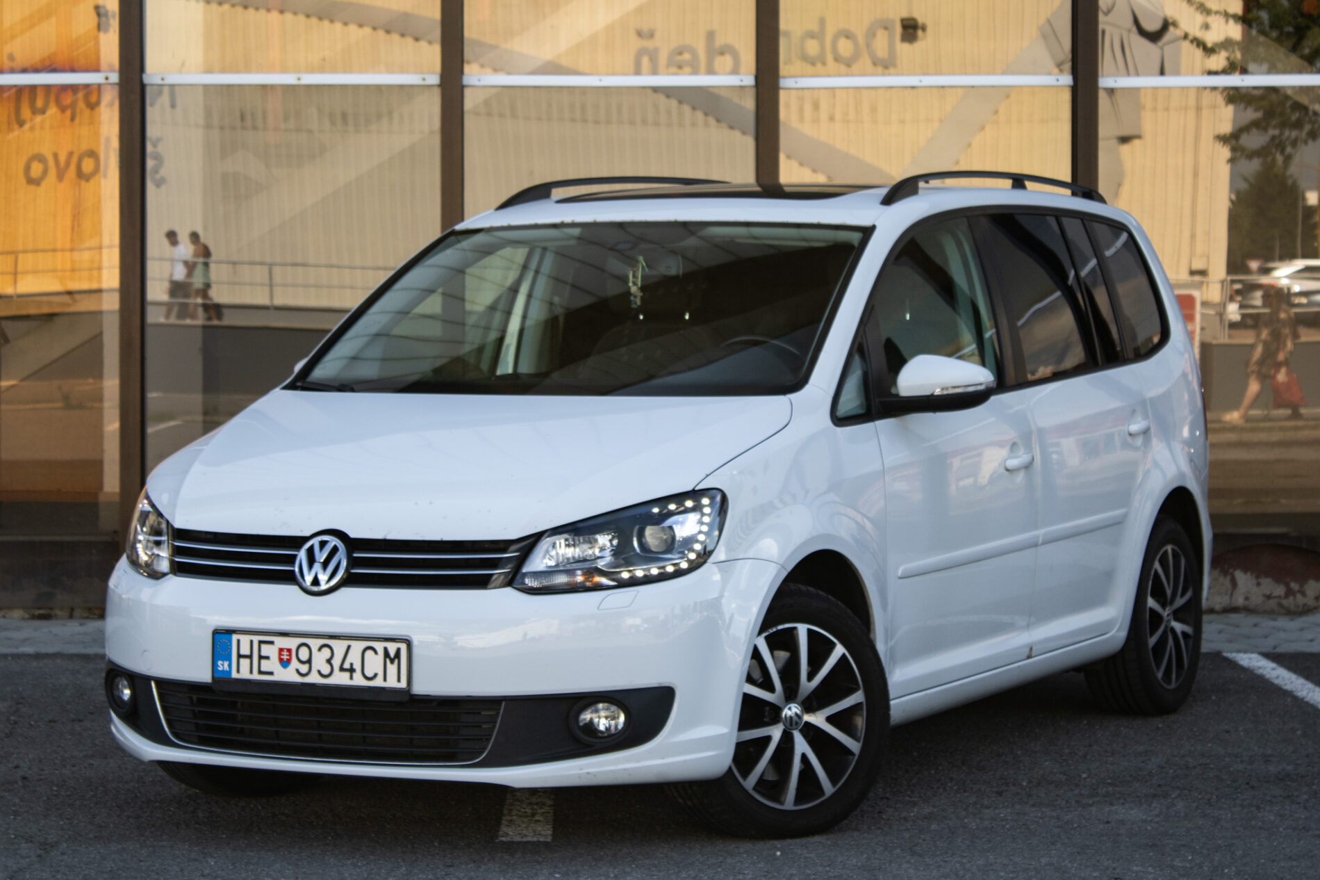 Volkswagen Touran 2.0 TDI Comfortline / 103 kW / M6 / ZÁRUKA / AJ NA SPLÁTKY / PROTIÚČET