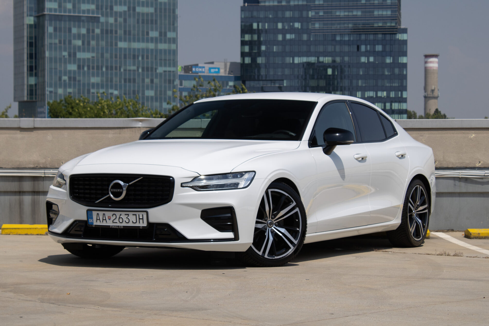 Volvo S60 T4 2.0 190k R-Design Geartronic, 140kW, A8 / AJ NA SPLÁTKY / PROTIHODNOTA /